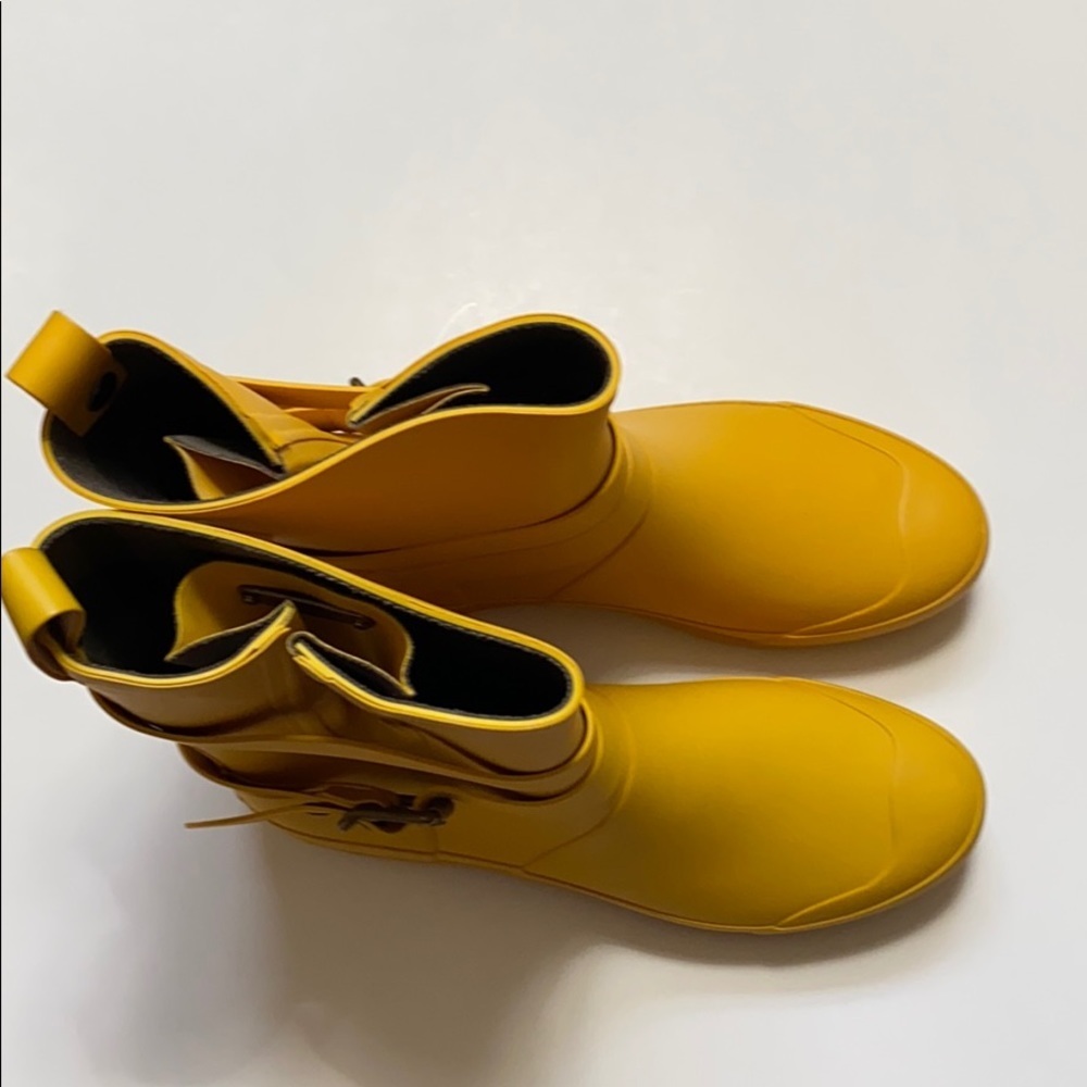 HP 🎉Burberry yellow mid buckle rain boot size: 10 - Picture 10 of 16
